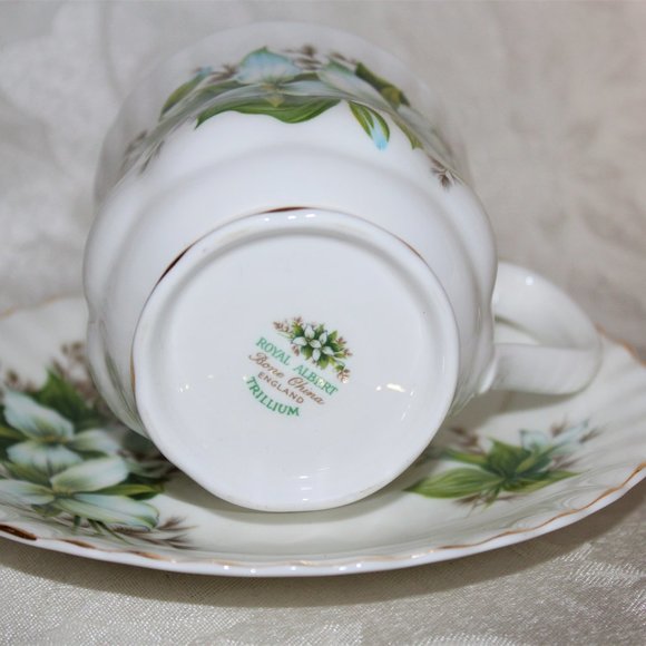 Royal Albert Trillium Mug & Saucer Set | Royal Albert Vintage China - Picture 5 of 16